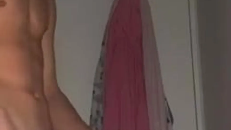 Twink gets baited on snap to jerk off in the bathroom