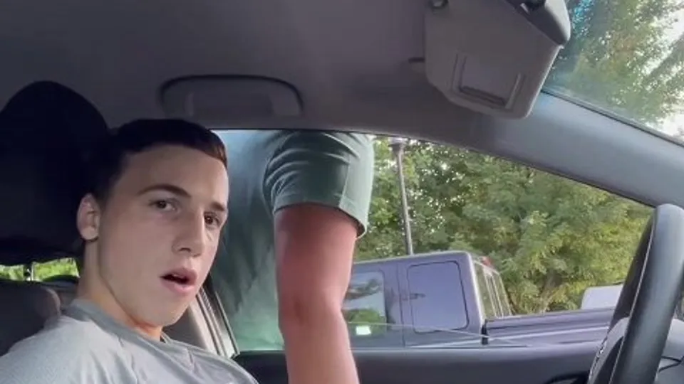 Twink gets his cock jerked by a stranger - ThisVid.com