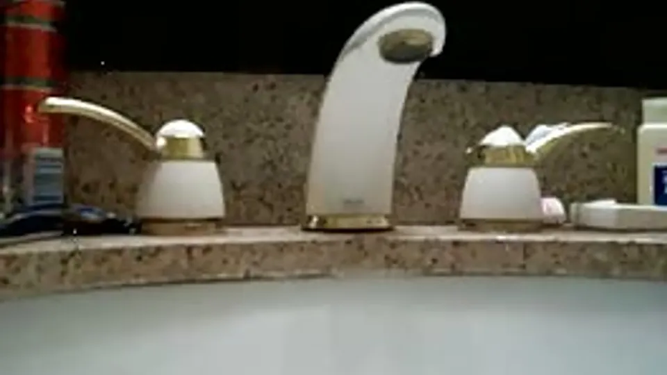 Twink jerks offf in bathroom