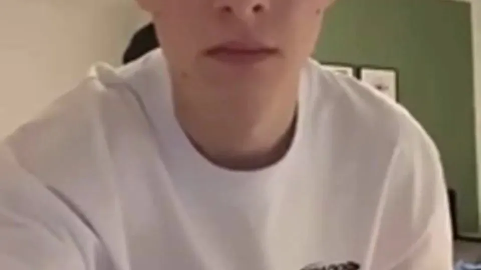 Twink Johnathan jerks off