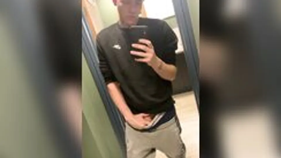 Twink leaked getting bored at work boys porn