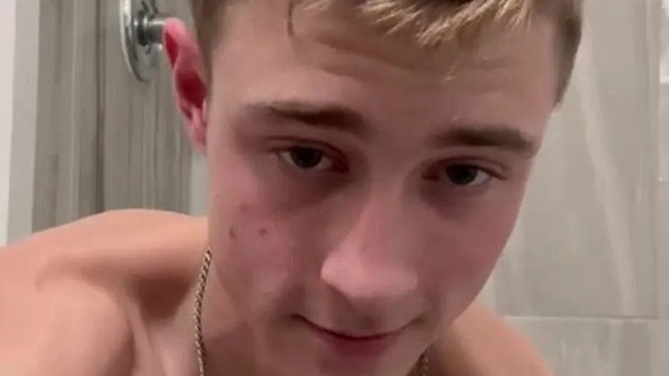 Twink playing with his big cock - ThisVid.com