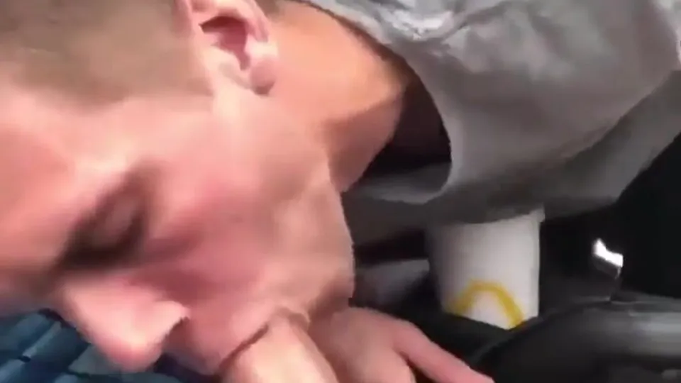 Twink Repays Uber Driver With BJ porn
