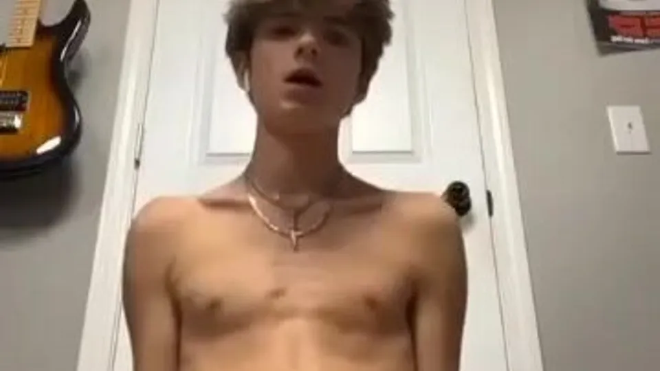 Twink rides dildo - video 7 - ThisVid.com