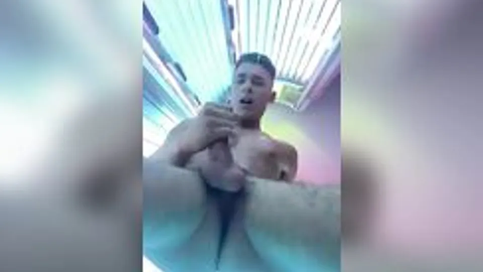 Twink Sunbench Horny