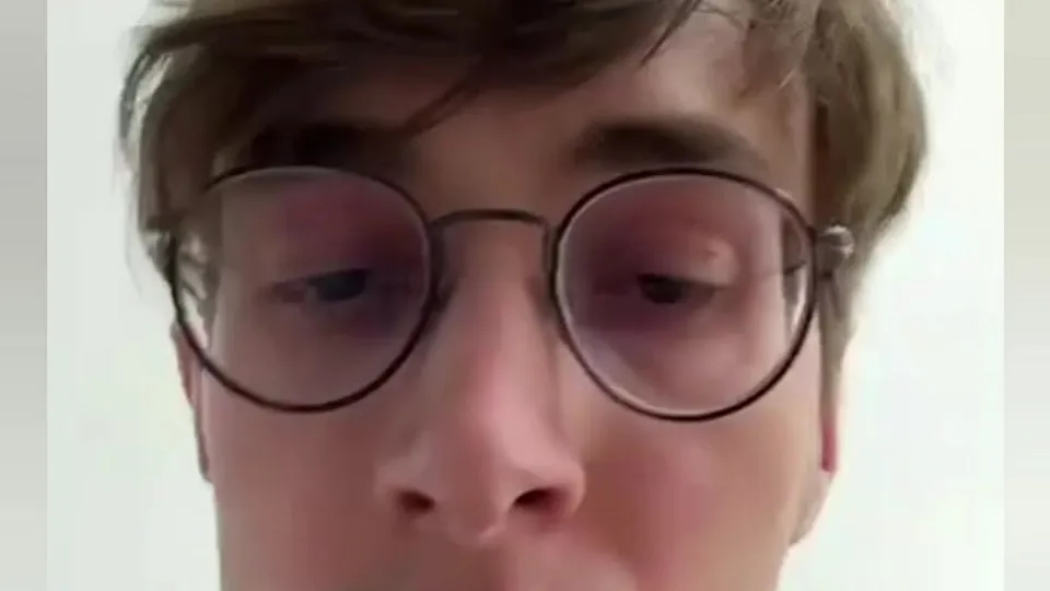Twink toilet licker - ThisVid.com