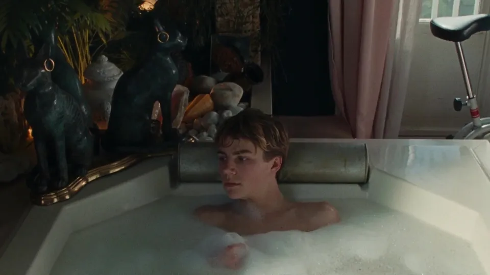 Twink Undresses for Bath