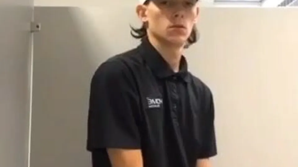 Twink washroom - ThisVid.com