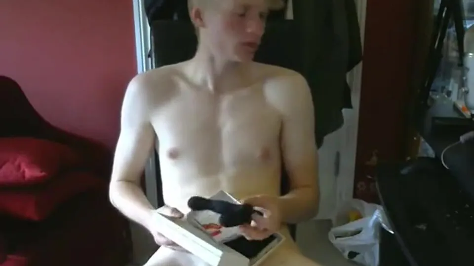 Twink's tight arse turns into a big hole - ThisVid.com