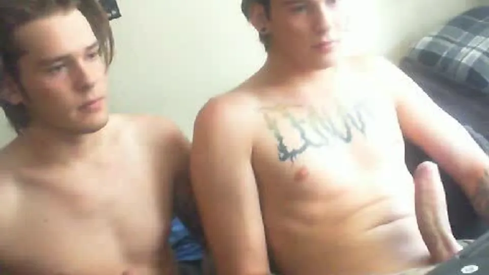 Twins on Cam - ThisVid.com