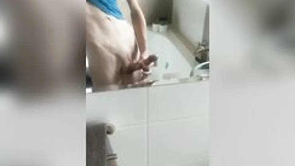 [Twit] [501] Spraying cum ropes everywhere