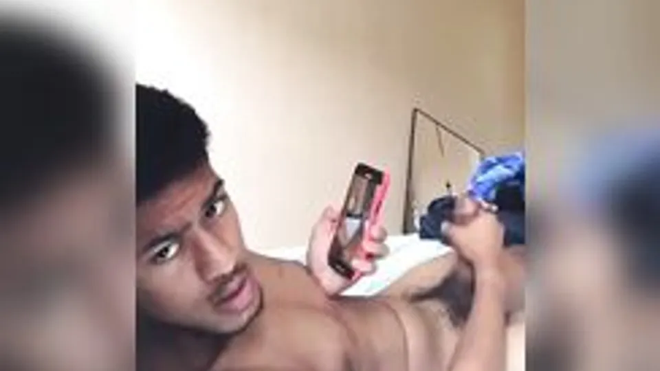 [Twit] [504] Hot dude filming his cumshot