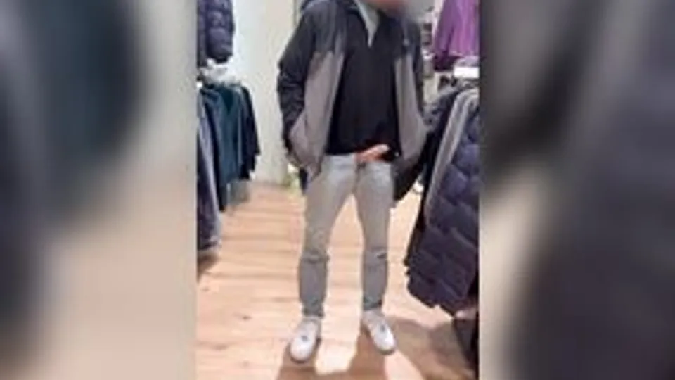 [Twit] [528] I got a bit horny while shopping…