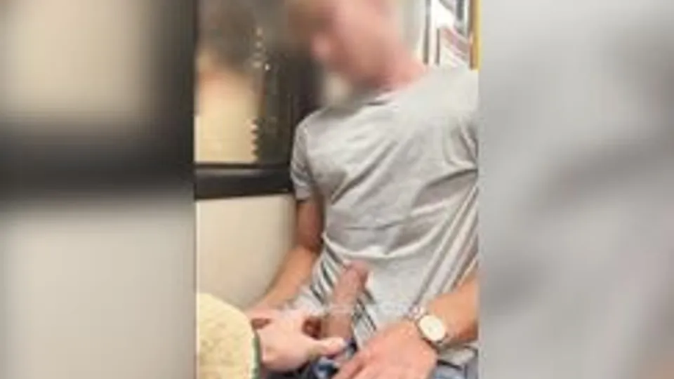 [Twit] [551] He dared me to show my dick in the subway and I dared him to touch it