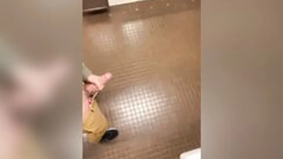 [Twit] [587] Who would mop up this floor with their tongue