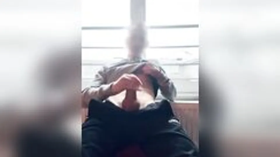 [Twit] [610] I hope my neighbours are not watching through the window
