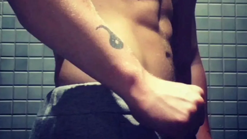 Twitter Alpha Muscle - ThisVid.com