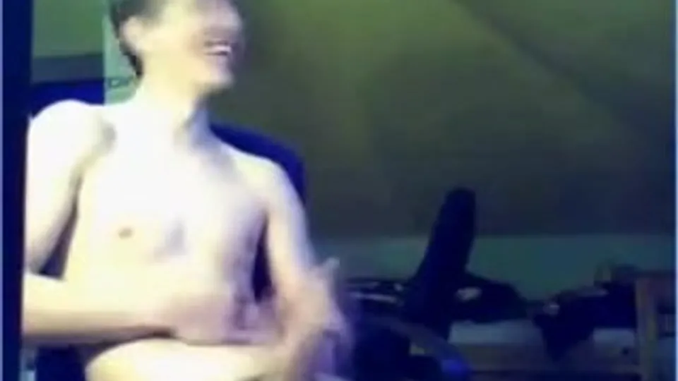 Two Brothers Jerkoff on Webcam - ThisVid.com