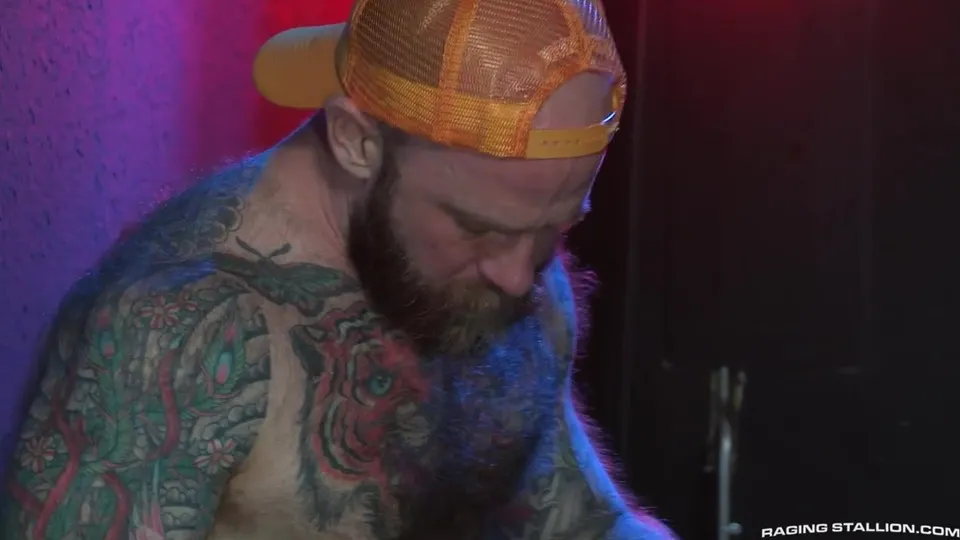 Two daddy muscle bears, blow each other and cum - ThisVid.com