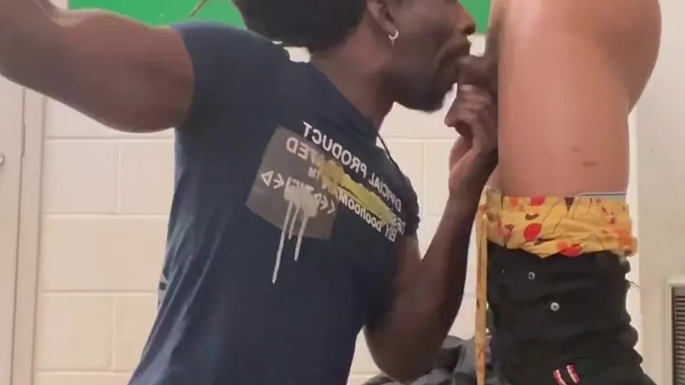 Two fit black guy cruising in mall end up having sex - ThisVid.com