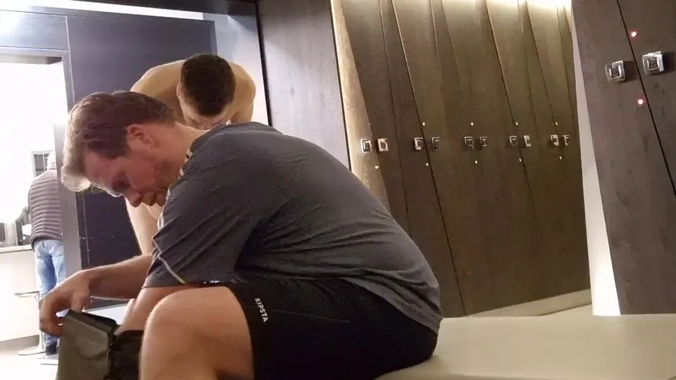 Two guys going naked in lockerroom - ThisVid.com