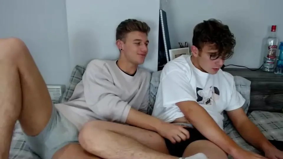 Two hot gay twink horny on cam - ThisVid.com