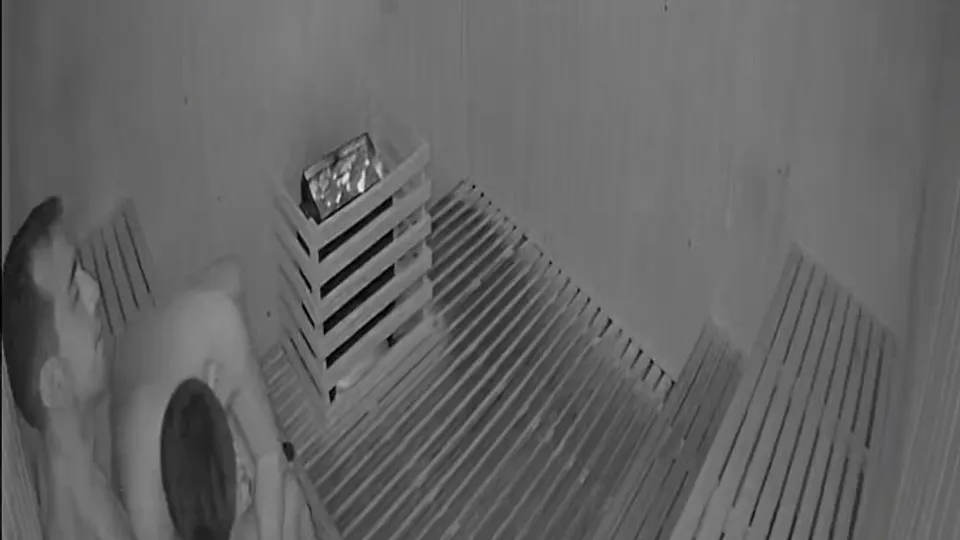 Two men caught in a sauna - ThisVid.com