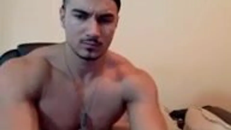 Two muscle guys on cam jerking together - ThisVid.com