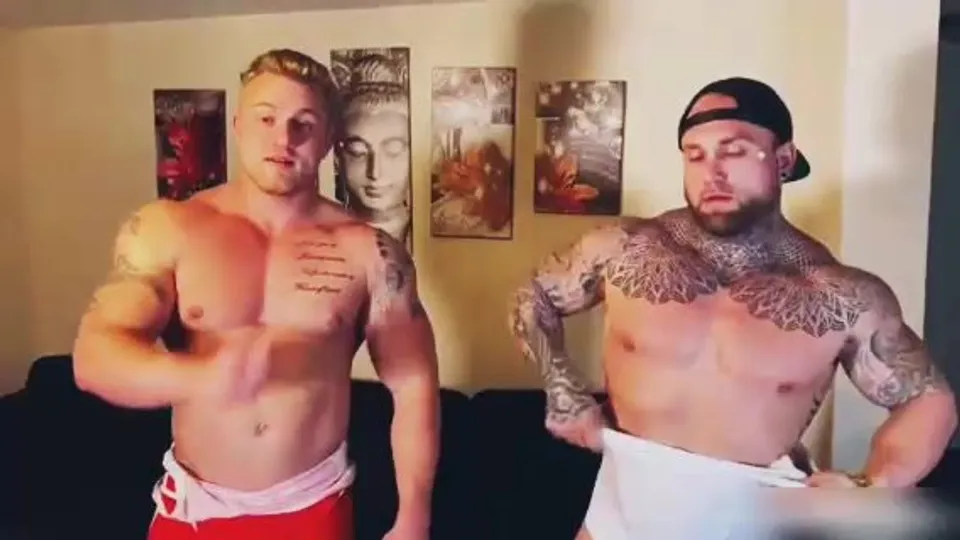 Muscle Hunks Worshipped by Twink