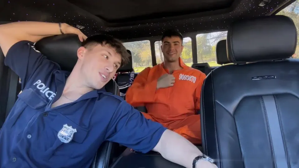 Two straight friend eating hole - ThisVid.com