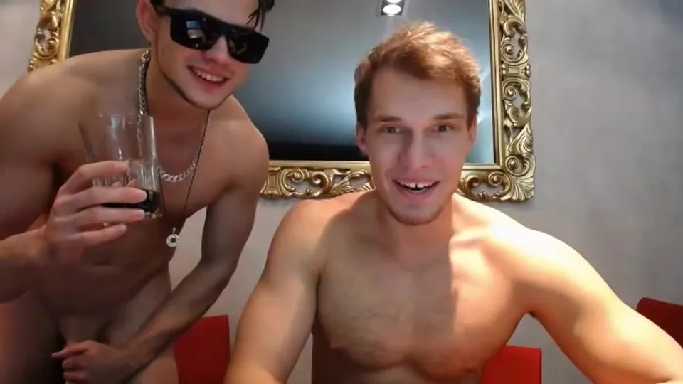 Amigos Heteros Brincando com Gelo e Brincadeiras Anal