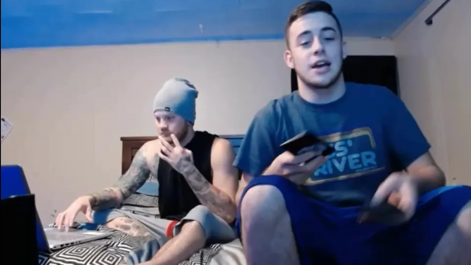 TWO STRAIGHT FRIEND SHOWING BIG DICK - ThisVid.com