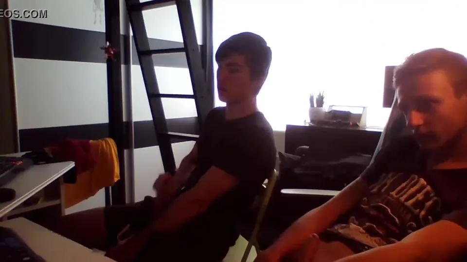 TWO STRAIGHT TWINK CUMMING ON CAM - ThisVid.com