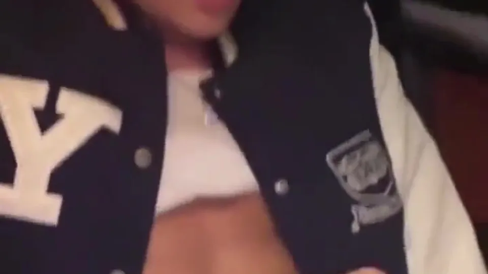 Twunk jock got a helping hand - ThisVid.com