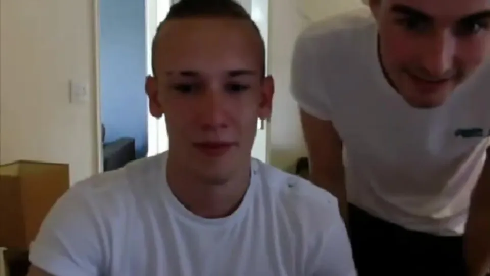 UK Str8 Lad Explores on Cam