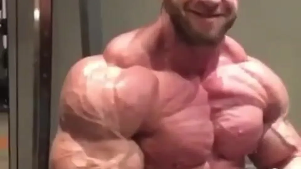 Ultra tipped Musclefreak - ThisVid.com