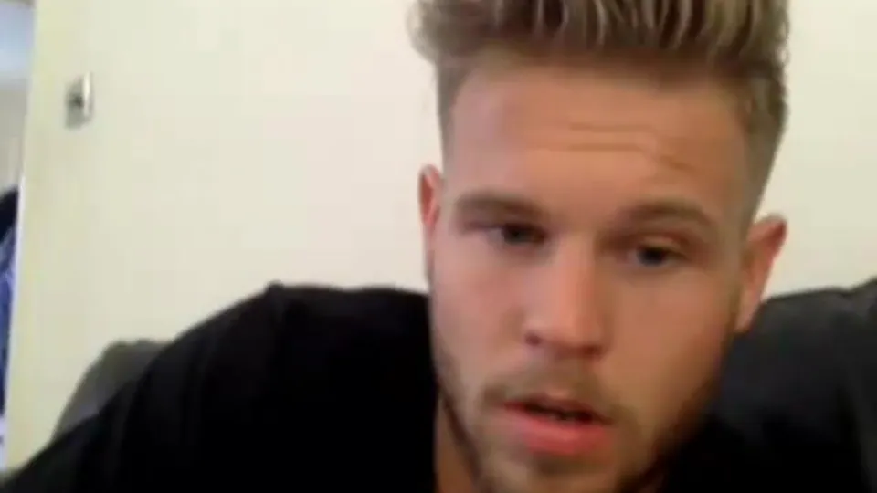 Unbelievably handsome British guy cums prematurely - ThisVid.com