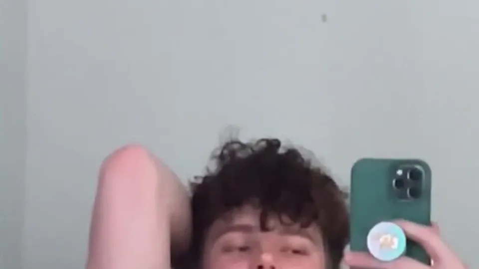 Uncut Foreskins - AlexWhite2022-1484357144442933251-20220121_054815.mp4