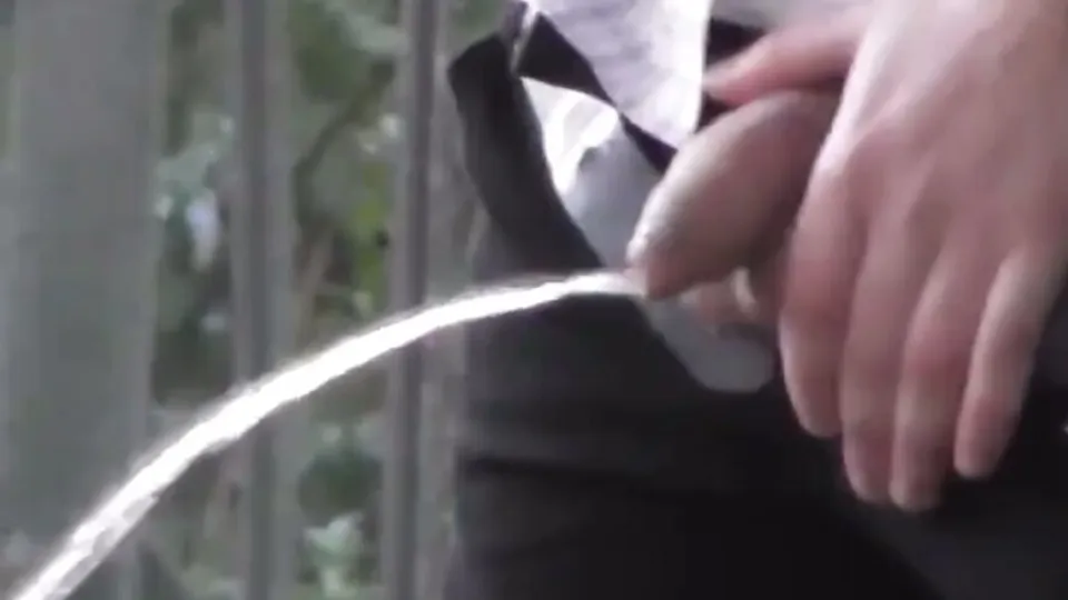 Uncut guy pissing behind a tree after soccer game - ThisVid.com