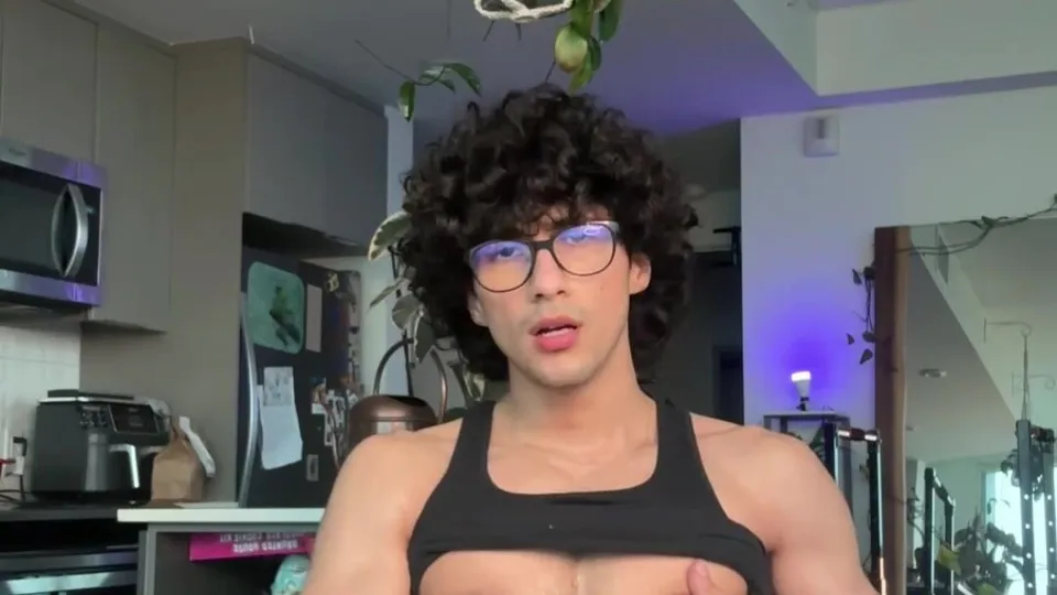 UNCUT HAIRY MUSCLE TWINK WITH HUGE COCK - ThisVid.com