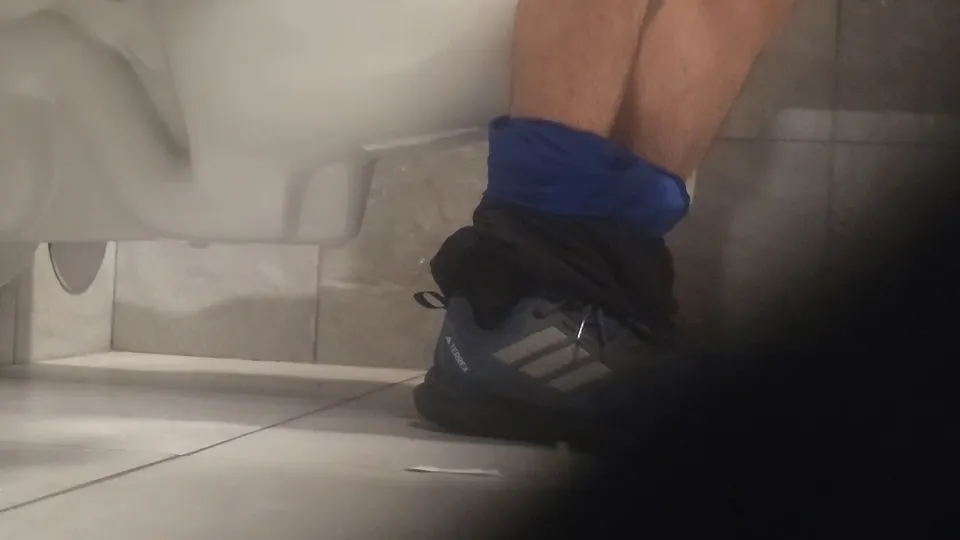 Uncut latino standing up wiping - ThisVid.com