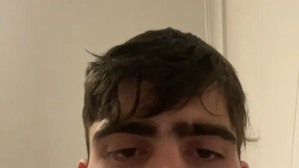 Uncut shower wank - ThisVid.com