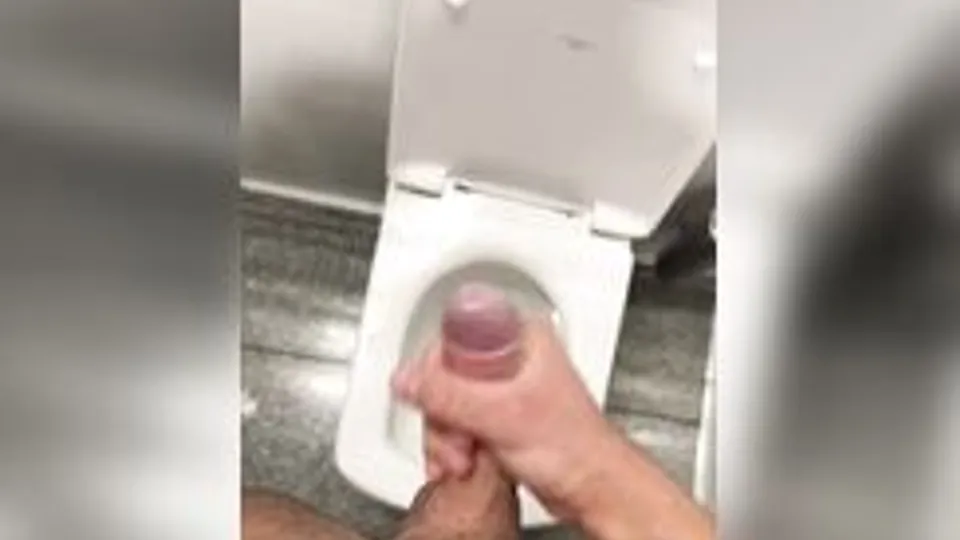 Uncut toilet wank