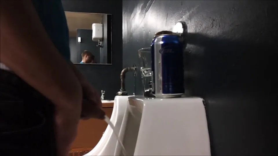 Uncut young guy pissing in a club - ThisVid.com