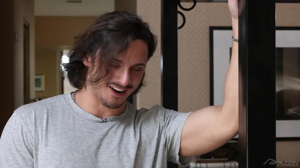 Under The Influencer - Max Konnor & Luca del Rey.mp4