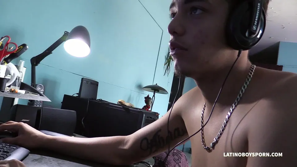 Latino Solo Masturbation & Cumshot