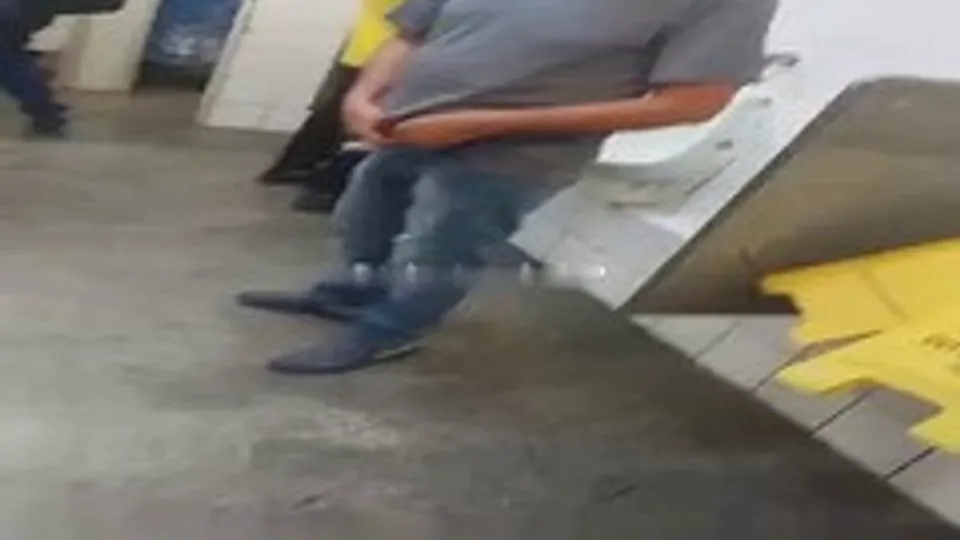 Urinal cruising - video 5 - ThisVid.com