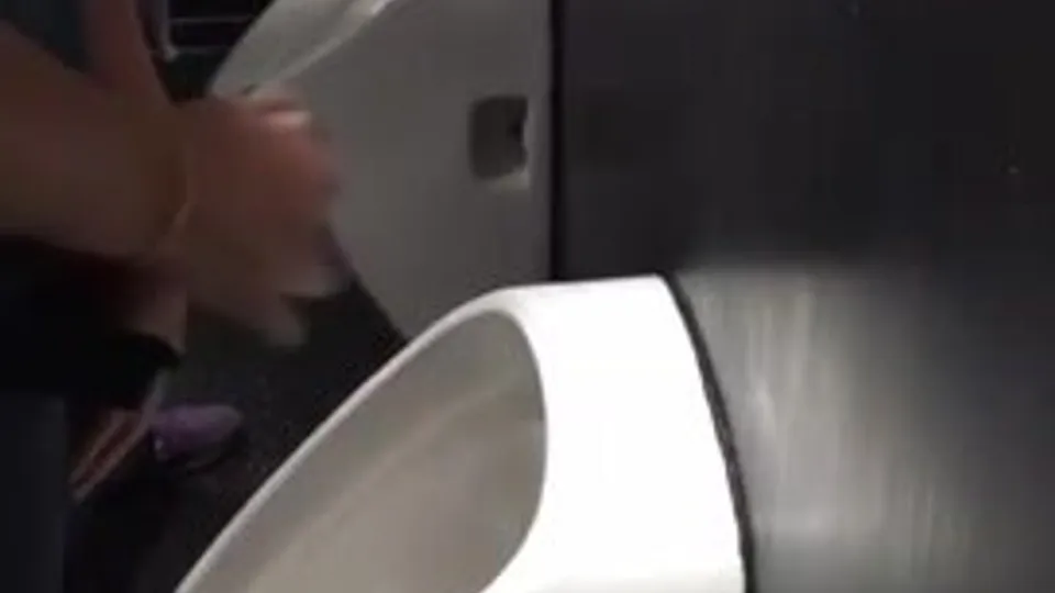Urinal cruising - video 9 - ThisVid.com