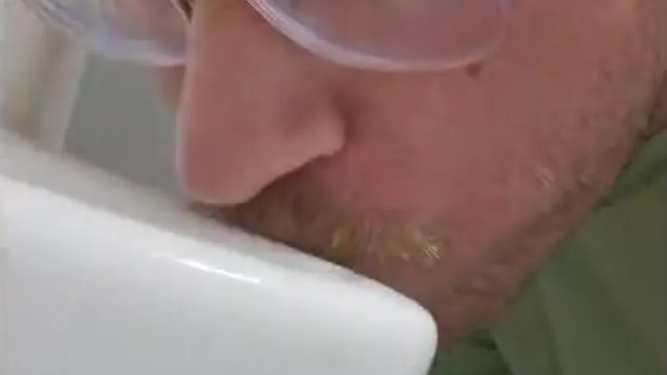 Urinal faggot - video 4 - ThisVid.com