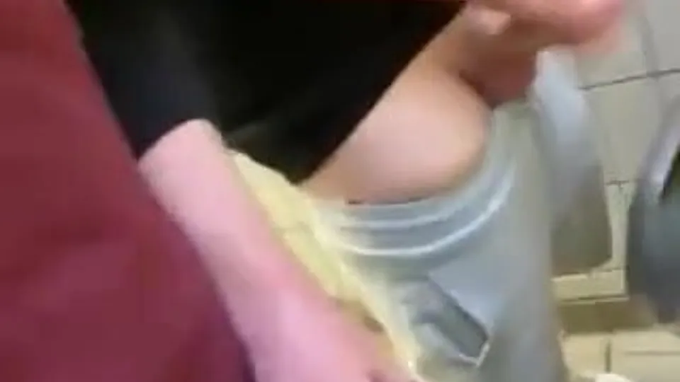 Urinal Jerk - ThisVid.com